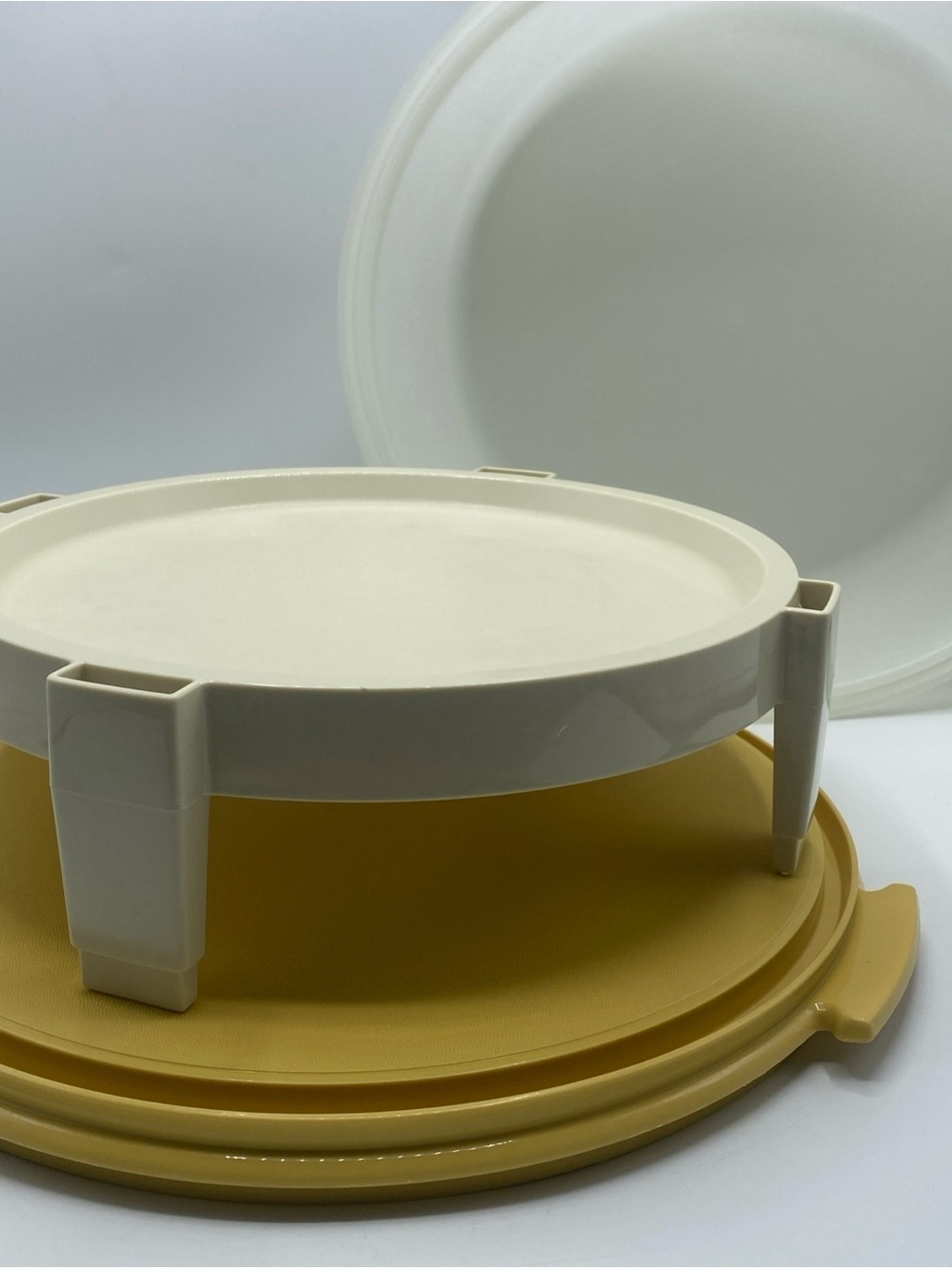 Vintage Tupperware Cake Taker Carrier Large Pie Divider Rack Harvey Yellow - Picture 2 of 8